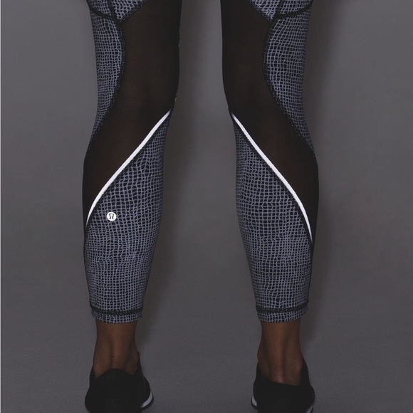 Lululemon Outrun Tight Size 4 Fall Net White Black / Black - Picture 2 of 14